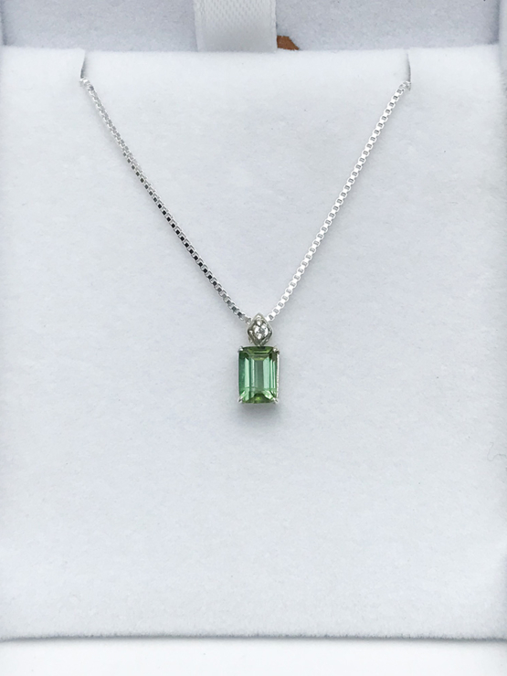 Faceted green tourmaline pendant necklace for girls – Fine green tourmaline pendant necklace