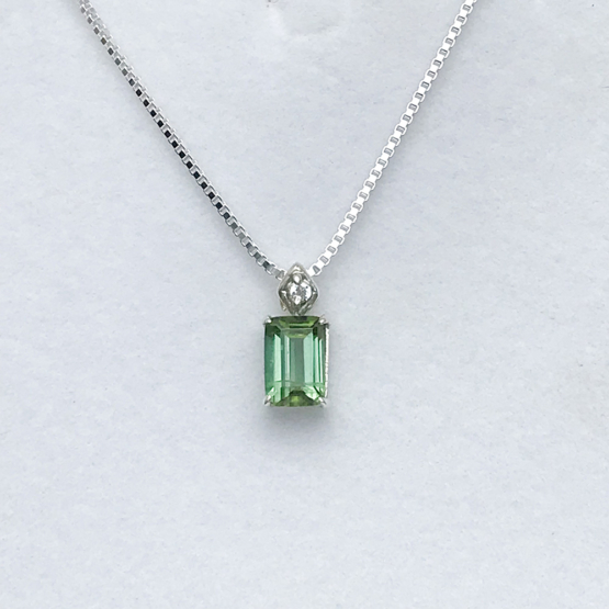 Faceted green tourmaline pendant necklace for girls – Fine green tourmaline pendant necklace