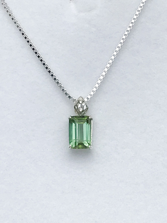 Faceted green tourmaline pendant necklace for girls – Fine green tourmaline pendant necklace