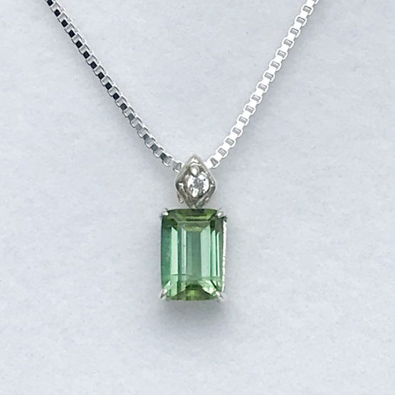 Faceted green tourmaline pendant necklace for girls – Fine green tourmaline pendant necklace