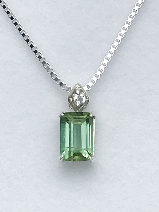 Faceted green tourmaline pendant necklace for girls – Fine green tourmaline pendant necklace