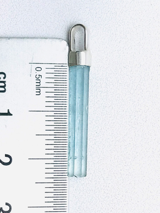 Aquamarine crystal pendant necklace for girls Exquisite and high quality well-made aquamarine pendant