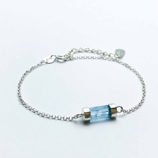 Aquamarine bracelet for girls- Aquamarine crystal bracelet- raw aquamarine bracelet- Blue stone bracelet