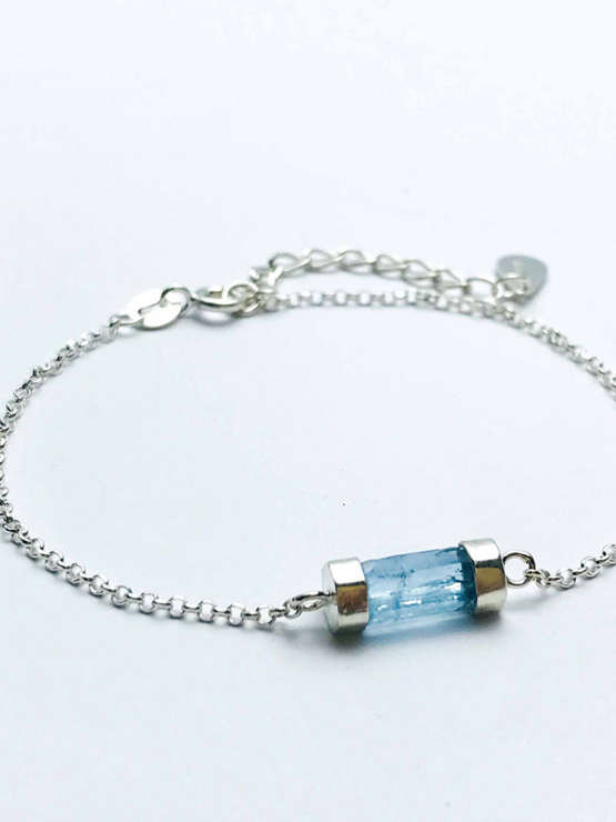 Aquamarine bracelet for girls- Aquamarine crystal bracelet- raw aquamarine bracelet- Blue stone bracelet