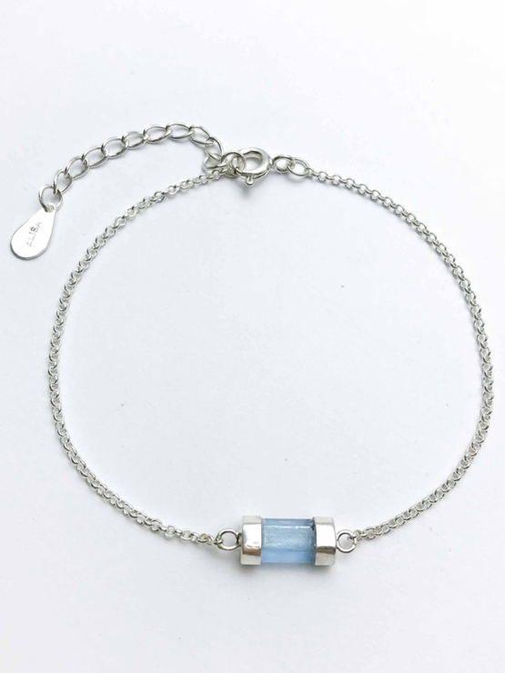 Aquamarine bracelet for girls- Aquamarine crystal bracelet- raw aquamarine bracelet- Blue stone bracelet