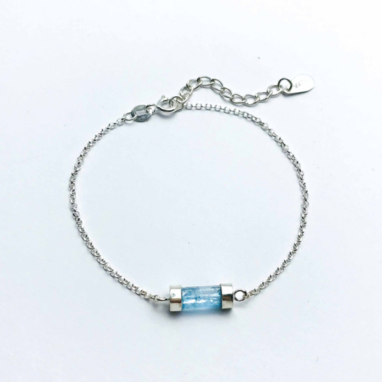 Aquamarine bracelet for girls- Aquamarine crystal bracelet- raw aquamarine bracelet- Blue stone bracelet