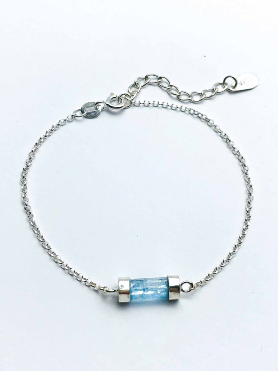 Aquamarine bracelet for girls- Aquamarine crystal bracelet- raw aquamarine bracelet- Blue stone bracelet