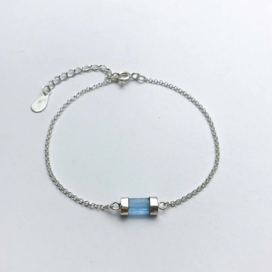 Aquamarine bracelet for girls- Aquamarine crystal bracelet- raw aquamarine bracelet- Blue stone bracelet