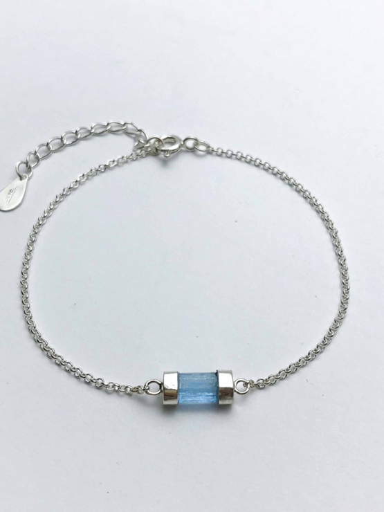 Aquamarine bracelet for girls- Aquamarine crystal bracelet- raw aquamarine bracelet- Blue stone bracelet