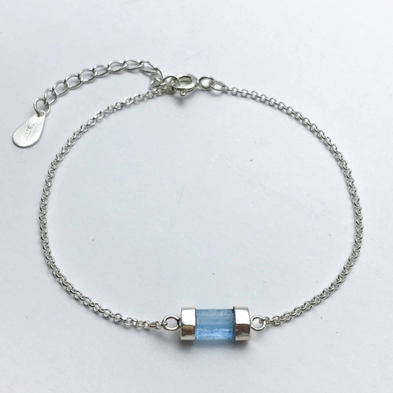 Aquamarine bracelet for girls- Aquamarine crystal bracelet- raw aquamarine bracelet- Blue stone bracelet