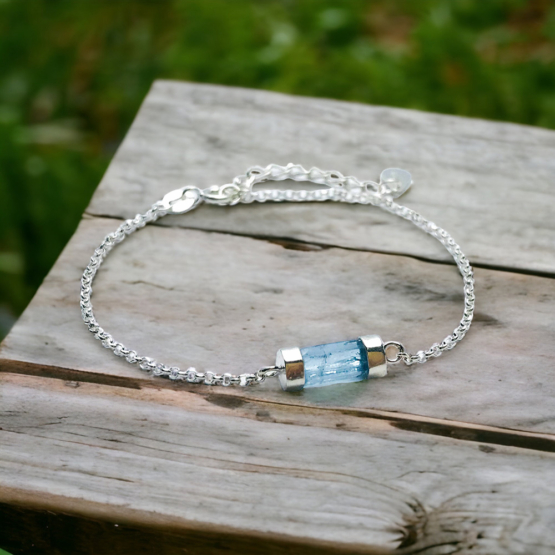 Aquamarine bracelet for girls- Aquamarine crystal bracelet- raw aquamarine bracelet- Blue stone bracelet