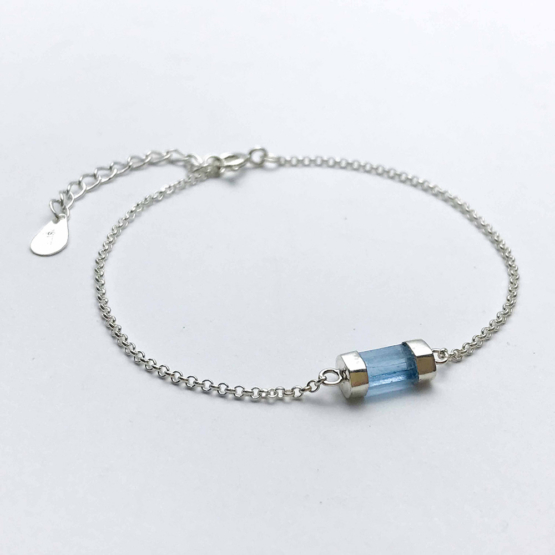 Aquamarine bracelet for girls- Aquamarine crystal bracelet- raw aquamarine bracelet- Blue stone bracelet