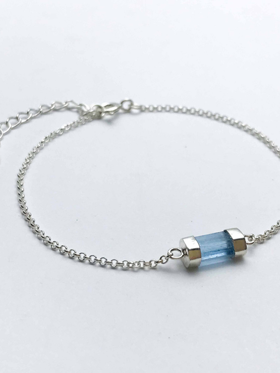 Aquamarine bracelet for girls- Aquamarine crystal bracelet- raw aquamarine bracelet- Blue stone bracelet