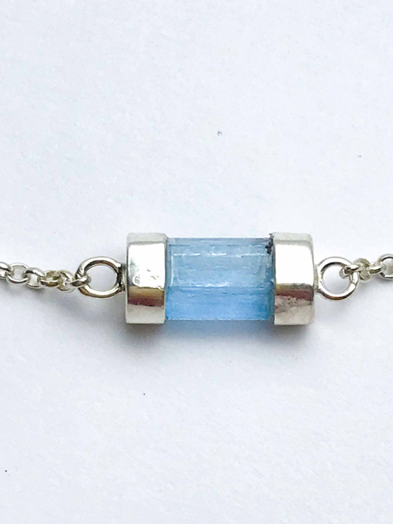 Aquamarine bracelet for girls- Aquamarine crystal bracelet- raw aquamarine bracelet- Blue stone bracelet