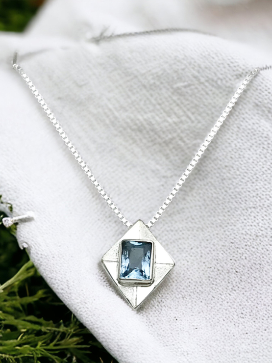 Faceted aquamarine pendant necklace for girls-Natural aquamarine pendant-Blue gemstone pendant