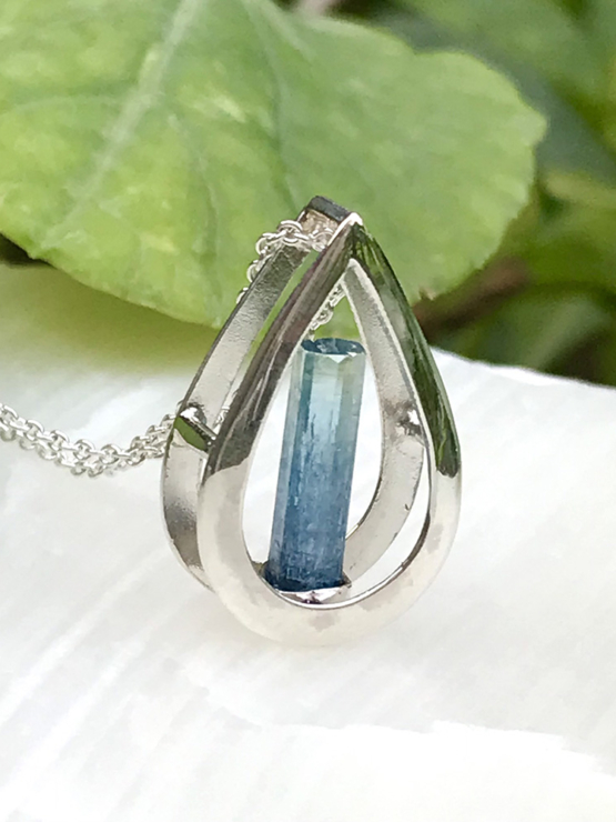 Teardrop aquamarine pendant necklace for girls-Natural aquamarine pendant-Blue gemstone pendant