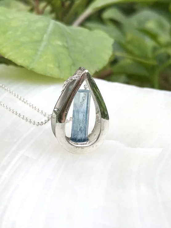 Teardrop aquamarine pendant necklace for girls-Natural aquamarine pendant-Blue gemstone pendant