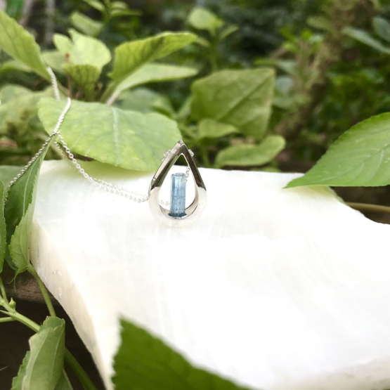 Teardrop aquamarine pendant necklace for girls-Natural aquamarine pendant-Blue gemstone pendant