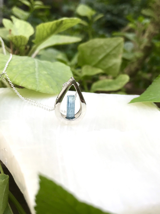 Teardrop aquamarine pendant necklace for girls-Natural aquamarine pendant-Blue gemstone pendant
