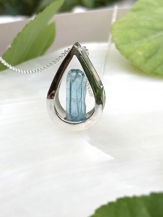 Teardrop aquamarine pendant necklace for girls-Natural aquamarine pendant-Blue gemstone pendant