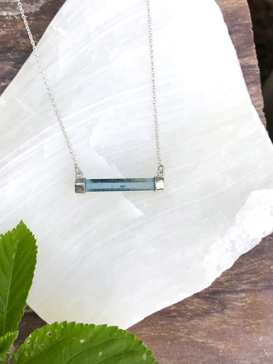 Horizontal aquamarine necklace for girls - aquamarine choker - horizontal crystal choker