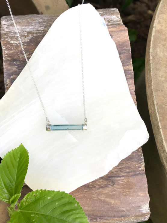 Horizontal aquamarine necklace for girls - aquamarine choker - horizontal crystal choker