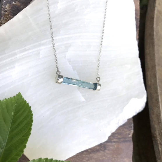 Horizontal aquamarine necklace for girls - aquamarine choker - horizontal crystal choker