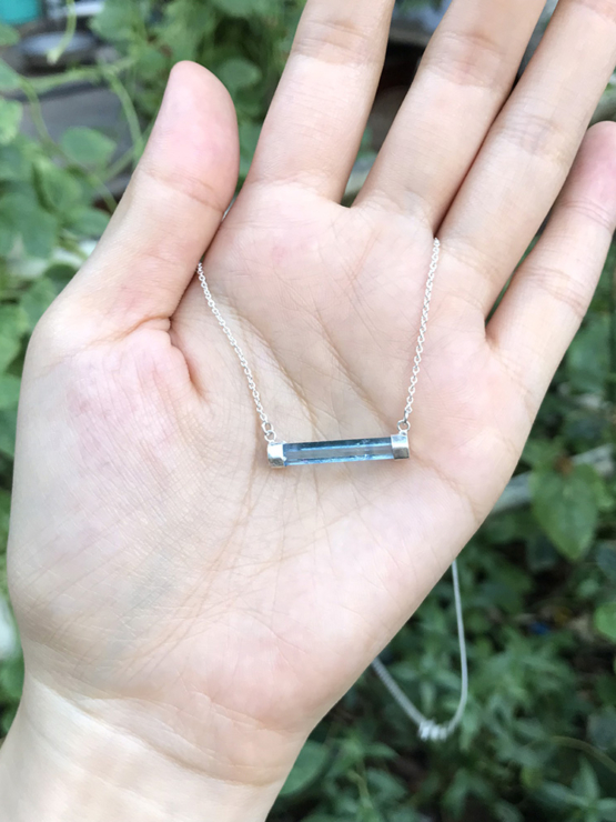 Horizontal aquamarine necklace for girls - aquamarine choker - horizontal crystal choker
