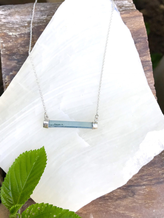 Horizontal aquamarine necklace for girls - aquamarine choker - horizontal crystal choker