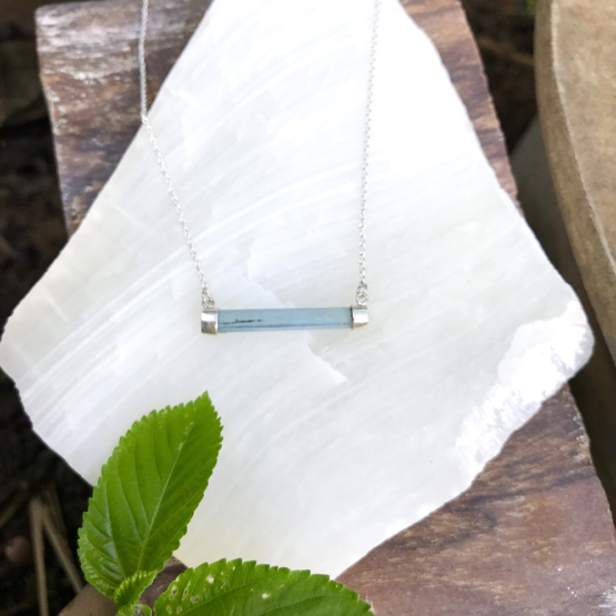 Horizontal aquamarine necklace for girls - aquamarine choker - horizontal crystal choker