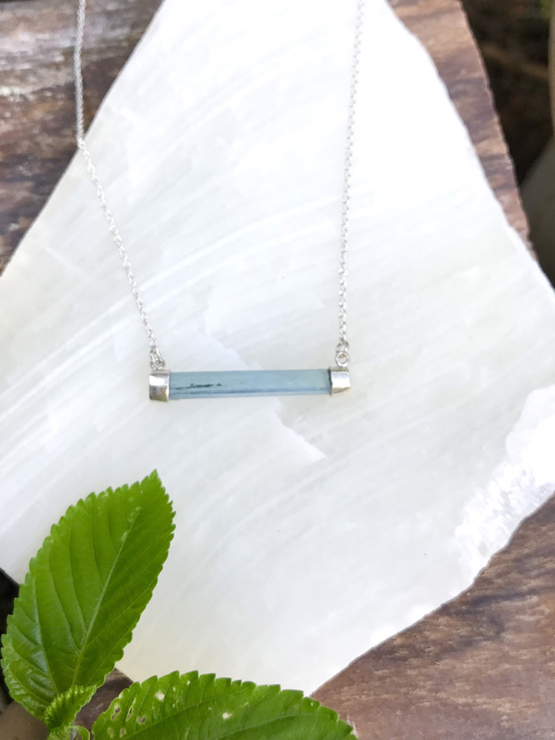 Horizontal aquamarine necklace for girls - aquamarine choker - horizontal crystal choker