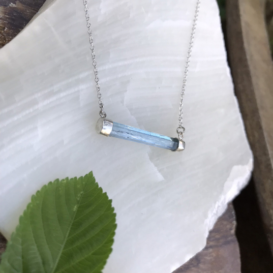 Horizontal aquamarine necklace for girls - aquamarine choker - horizontal crystal choker