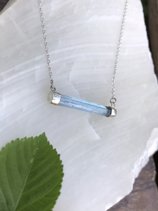 Horizontal aquamarine necklace for girls - aquamarine choker - horizontal crystal choker