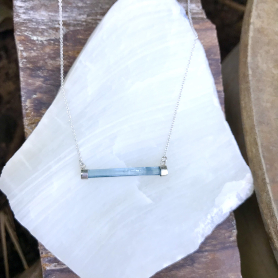 Horizontal aquamarine necklace for girls - aquamarine choker - horizontal crystal choker