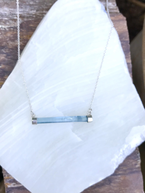 Horizontal aquamarine necklace for girls - aquamarine choker - horizontal crystal choker