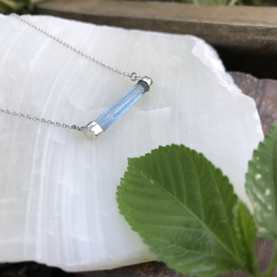 Horizontal aquamarine necklace for girls - aquamarine choker - horizontal crystal choker