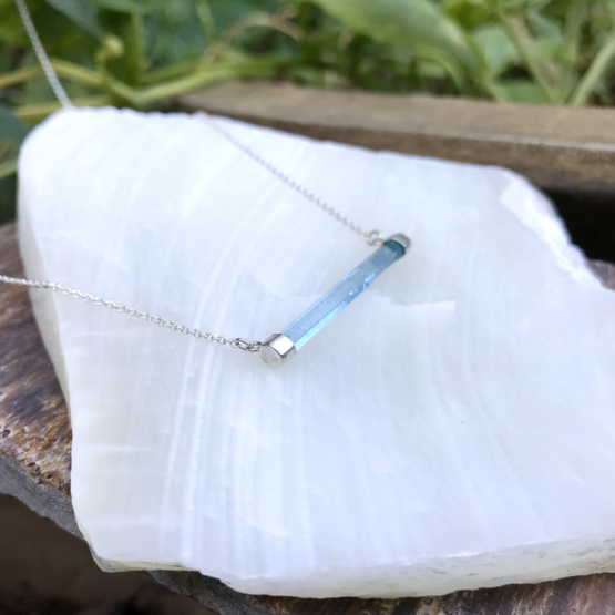 Horizontal aquamarine necklace for girls - aquamarine choker - horizontal crystal choker