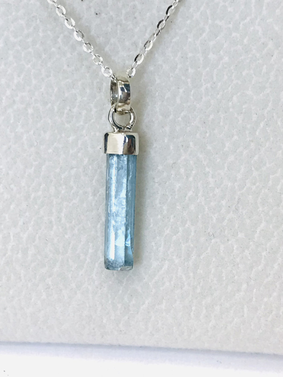 Raw aquamarine pendant necklace for girls-Natural aquamarine pendant-Blue gemstone pendant