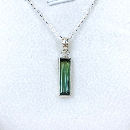 Faceted green tourmaline pendant necklace for girls - Fine green tourmaline pendant necklace
