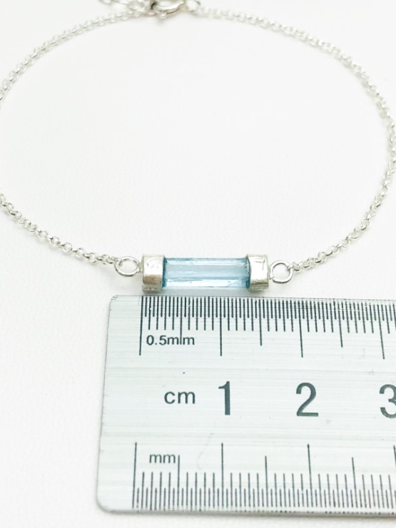 Dainty aquamarine bracelet for girls- Aquamarine crystal bracelet- raw aquamarine bracelet- Blue stone bracelet