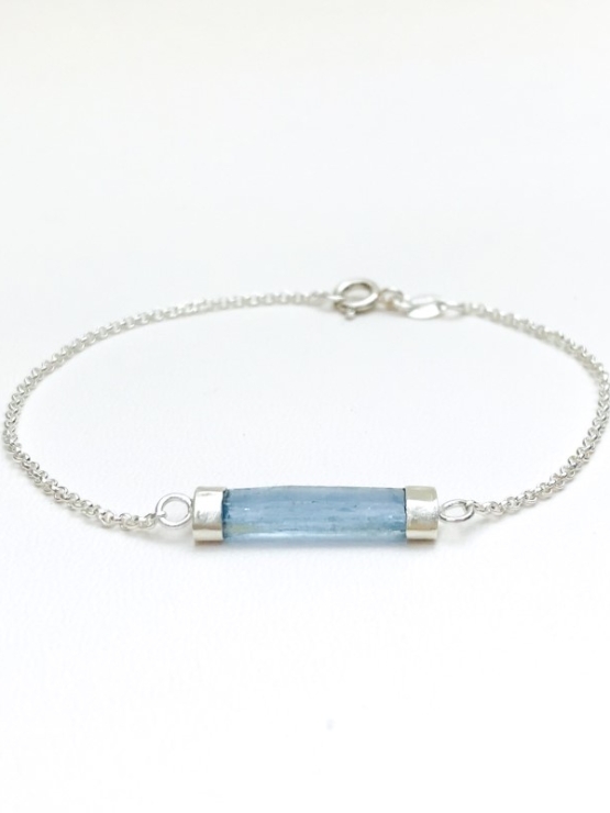 Dainty aquamarine bracelet for girls- Aquamarine crystal bracelet- raw aquamarine bracelet- Blue stone bracelet