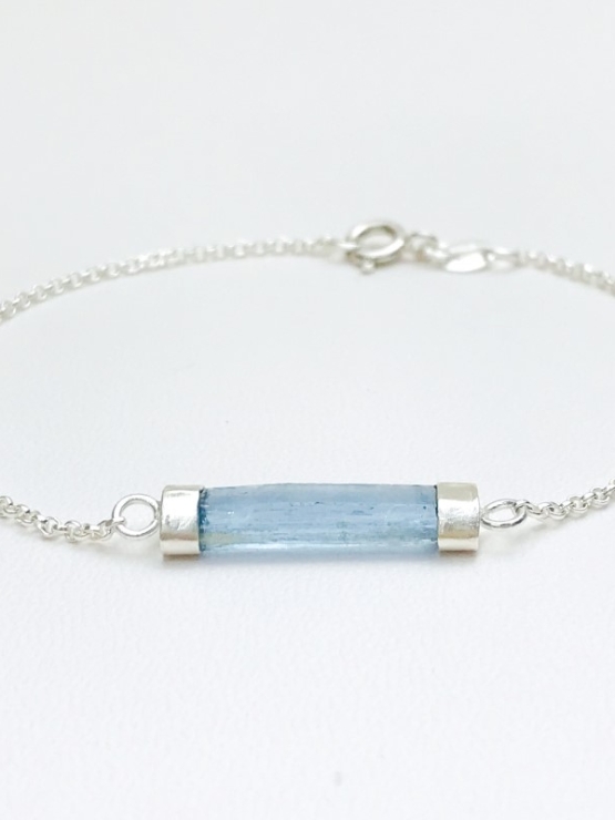 Dainty aquamarine bracelet for girls- Aquamarine crystal bracelet- raw aquamarine bracelet- Blue stone bracelet