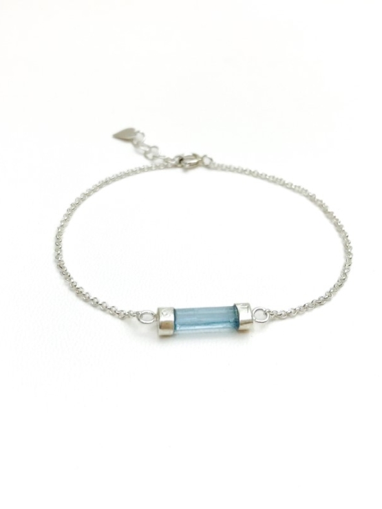 Dainty aquamarine bracelet for girls- Aquamarine crystal bracelet- raw aquamarine bracelet- Blue stone bracelet