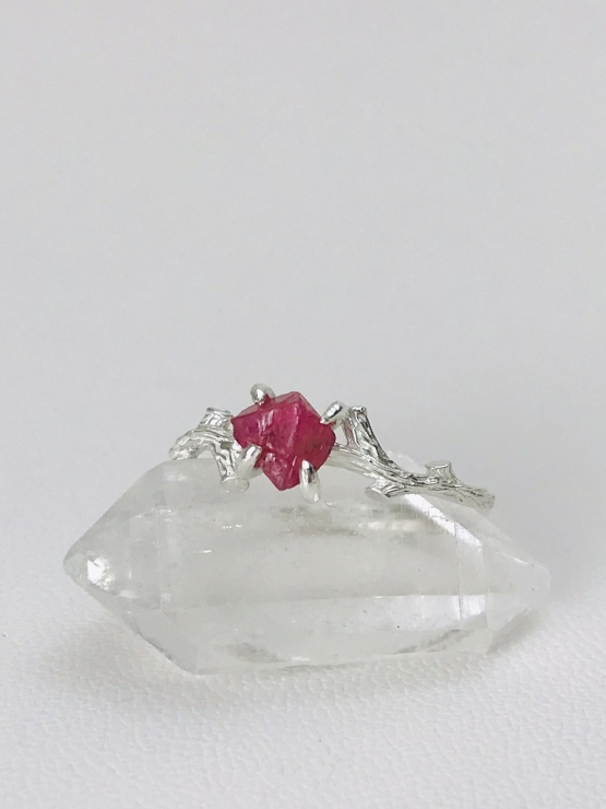 Raw spinel ring Tree branch red spinel ring