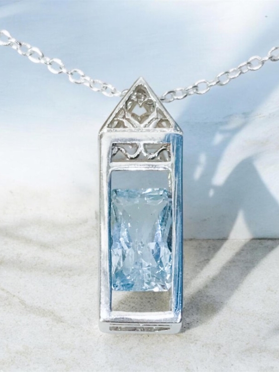 Rectangle aquamarine pendant