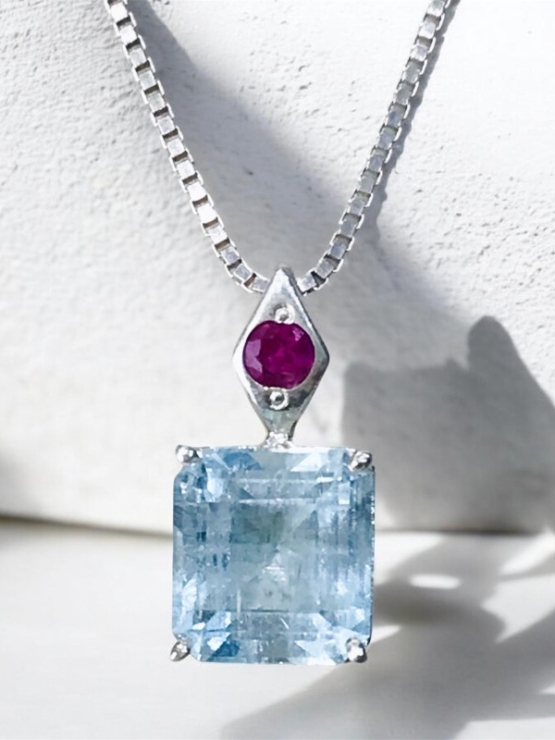 Rectangle aquamarine pendant