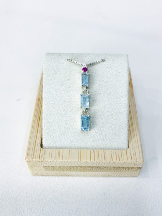 Rectangle aquamarine pendant